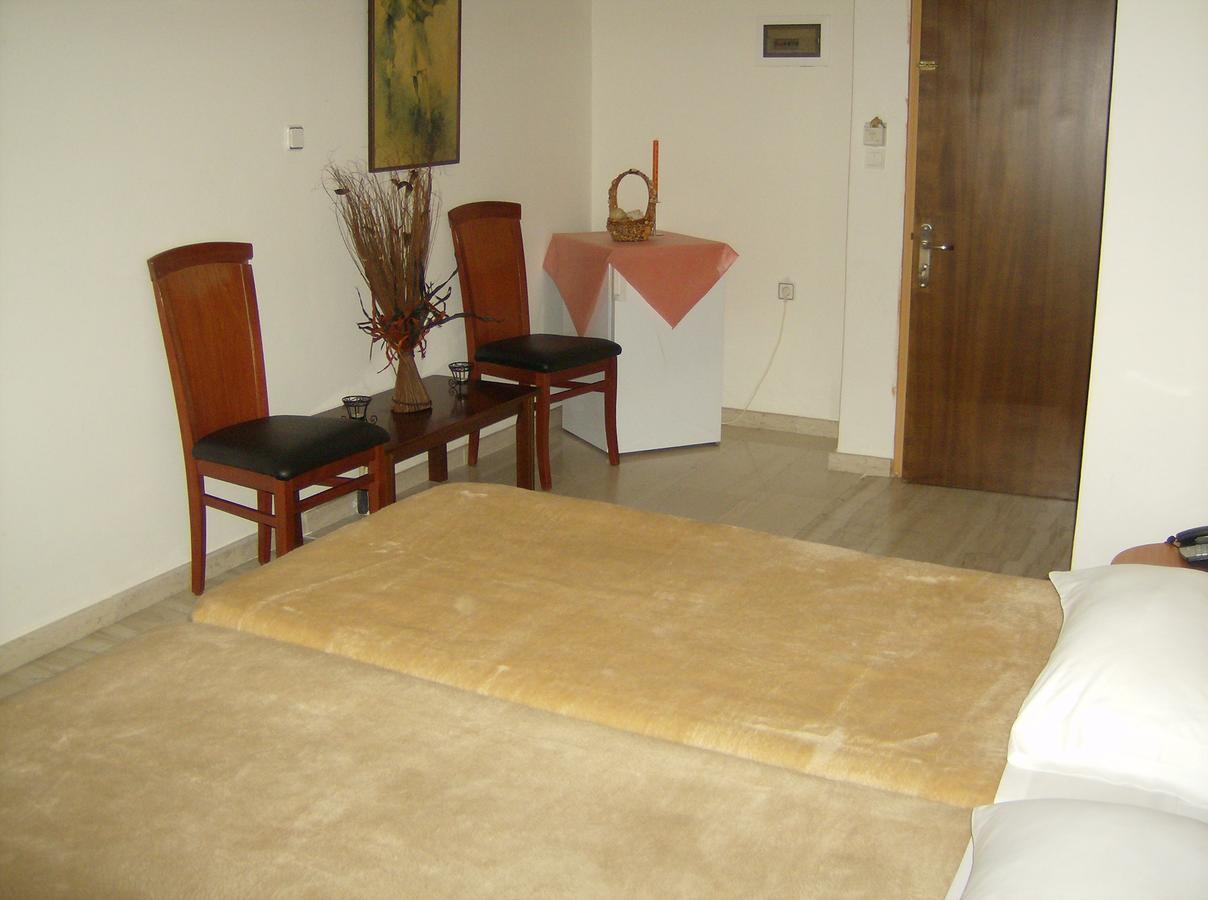 Cleopatra Hotel Канали Екстериор снимка